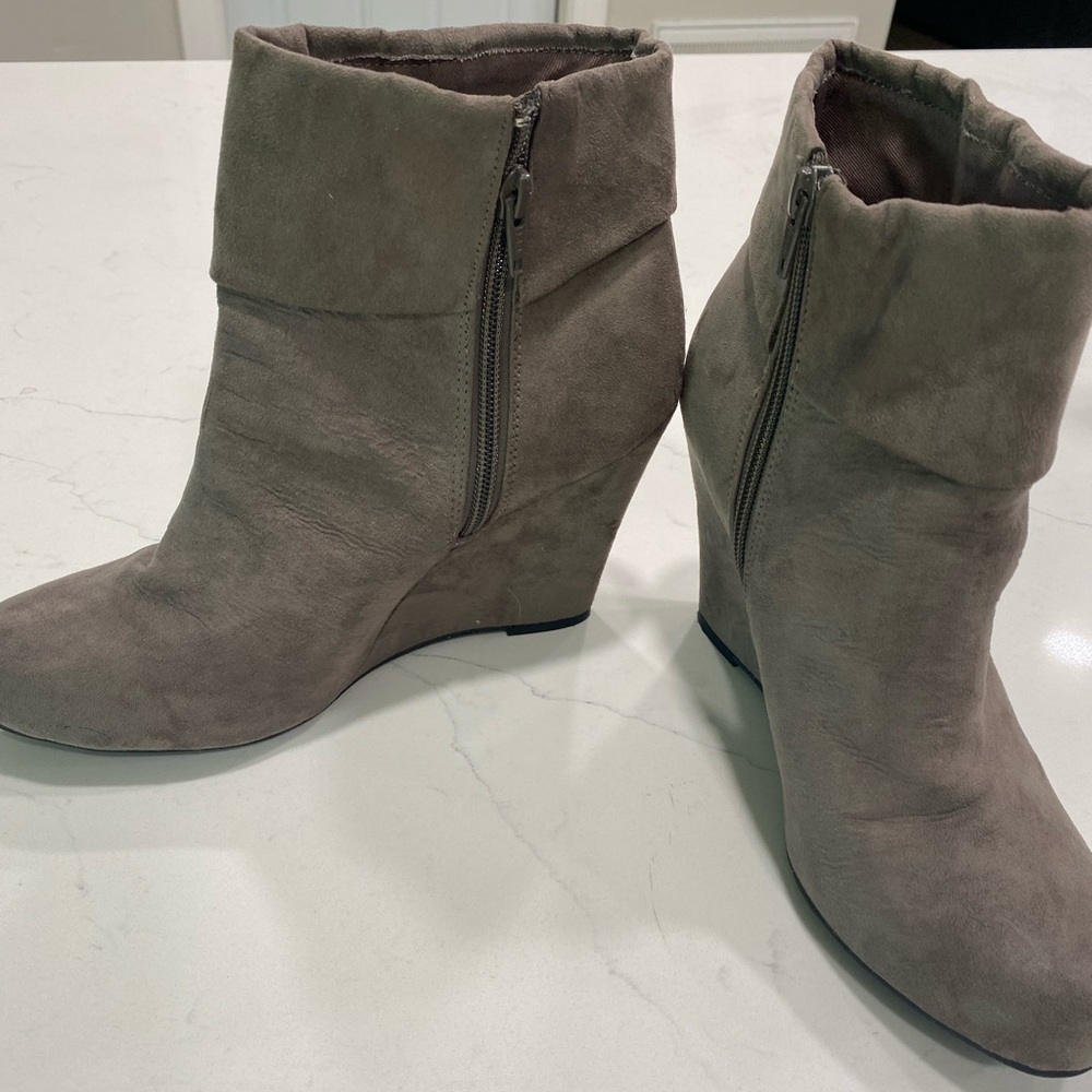 Gray bootie